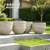 Maceta cuadrada de fibrocemento, estrecha y alta, ahorra espacio y tiene una alta tasa de utilización, adecuada para la jardinería vertical en paredes de balcones.