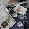 Bolsa Mini de Cuero de Color Dopamina con Cadena de Perlas y Cambio de Color Collar de Gato Kt Accesorios de Vestir con Diseño Largo para Mujer