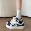 Zapatos de lona retro de suela gruesa para mujer, nueva colección de otoño 2026, diseño de nicho con estampados de estrellas, versátiles y adecuados para estudiantes, mocasines