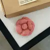 Casaco de tweed estilo Chanel pequeno terno suéter broche tecido vintage floral luxo leve acessórios versáteis de alta qualidade flor