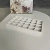 En stock al por mayor gris beige franela grande 24 rejillas pendientes cuentas de pedrería caja de almacenamiento de exhibición plato de anillo de joyería