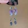 Mariposas Cayendo en Ramas de Primavera~Aretes de Flor de Cristal y Zirconia, Exquisitos Ganchos de Oreja Estilo Corte Francés, Aretes de Lujo Ligero para Mujeres con un Toque de Alta Gama