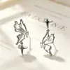 Aretes Asimétricos de Mariposa Plateados con un Diseño Único, Estilo Dulce-Cool Exquisito, Imitación de Nácar con Goteo de Aceite, Joyería para Orejas de Lujo Ligero