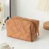 Nova Bolsa de Maquiagem Acolchoada Floral Feminina Necessaire de Viagem Portátil Bolsa de Armazenamento para Cosméticos Batom Carteira