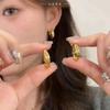 Pendientes de aro con hebilla de oreja con la misma letra de TikTok, de moda, con personalidad, 2024, con aguja plateada explosiva, ligeros y lujosos.
