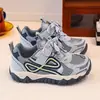 Zapatillas deportivas para niñas 2026 nuevos modelos de primavera y otoño, zapatillas de entrenamiento transpirables de doble malla para niños, zapatillas de malla con suela blanda para niños medianos y grandes
