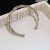 Pulseira de Metal Redonda Geométrica Vintage Usada, Pulseira Simples e Única, Joia Exquisita de Luxo Leve de Alta Qualidade para Mulheres
