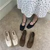 Dono da loja recomenda sapatos retrô estilo coreano de vovó 2026, novos sapatos de salto baixo com bico quadrado plissados com tiras cruzadas e solas planas