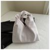 Casual Retro Gran Capacidad Primavera 2025 Nuevo Popular Simple Color Sólido Estilo Occidental Tejido Hombro Mano Bolso Tote
