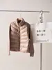 Nova jaqueta acolchoada de tricô patchwork para mulheres, apresentando um design simples e estiloso, um estilo de cardigã curto e um forro quente e isolado para o inverno.