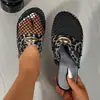 Sapatos de tela com meia-tira e bico fechado para atacado em estoque, sapatos baixos respiráveis de malha estilo Mary Jane com bico fechado, malha de comércio exterior
