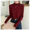 Camiseta base de estilo básico con cuello semi-alto y borde enrollado para mujer Primavera 2026 Otoño/Invierno nuevo estilo suéter temperamento tejido suave y liso