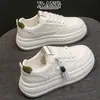 Primeira Camada Couro Bovino Bico Redondo Solado Grosso Sapatos Brancos Sapatos Femininos 2026 Outono Novo Versátil Casual Tênis Esportivos Tênis de Skate