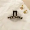 Grampo de Cabelo Grande Estampa de Leopardo para Cabelos Grossos, Simples e Versátil Clipe de Tubarão Outono e Inverno para Parte de Trás da Cabeça Coque Acessório de Cabelo Penteadeira