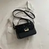 Bolsa de ombro transfronteiriça nova, estilosa e única, uma bolsa de mão moderna e minimalista com um toque de luxo, uma bolsa transversal quadrada pequena chique e elegante