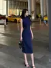 Suéter de punto elegante estilo coreano para mujer de principios de otoño, chaleco de punto con vestido interior y falda larga, estilo retro de Hong Kong