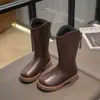 Botas Infantis 2026 Outono/Inverno Novo Estilo Meninas Bico Redondo Versátil Botas Martin Estilo Retrô Botas de Cano Alto Crianças de Tamanho Médio e Grande Botas de Couro