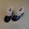 Versão em Pele de Ovelha ~ Novos Sapatos Peludos de Bico Profundo com Solado Grosso Estilo Francês Outono e Inverno para Mulheres Mocassins de Salto Grosso Estilo Britânico
