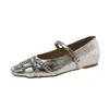 Sapatos Mary Jane de alça única estilo francês para mulheres, novo modelo de verão 2026, versátil com saias, com aumento de altura embutido e corte baixo