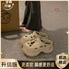 Sapatos Vazados Femininos Roupa de Exterior Verão 2024 Novo Desenho Animado Sola Grossa Moda Versátil Baixinhas Aumento de Altura Sandálias Fechadas