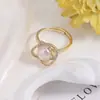 Anel Ajustável de Cobre Banhado a Ouro Cor Preservada Pérola Natural de Água Doce com Diamantes Microembutidos Fabricante Atacado