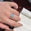 Popular Set de Joyería Xiaohongshu: Pendientes de Flor Arcoíris con Pedrería Dopamina Flor Pequeña, Pulsera de Aro Extraíble