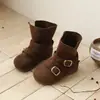Botas apiladas esmeriladas retro ins nuevo estilo primavera y otoño versión coreana hebilla de cuero para niñas Botas Martin suela blanda Botas cortas