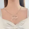 Collar Transparente de Corazón y Cruz para Chica Popular Dulce y Fresca Cadena de Plata Versátil para el Día a Día Sudadera con Cadena Sencilla para la Clavícula
