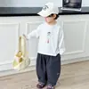Camiseta de Manga Larga para Niños Primavera 2026 Nuevo Estilo Camiseta Blanca Infantil Top de Primavera y Otoño para Niños Ropa Interior para Estudiantes de Primaria Fresca