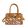 Bolsa Feminina Tendência 2026 Novo Estilo Coreano Moda Alta Qualidade Texturizada Estampada Pequena Quadrada Bolsa de Mão Vintage