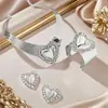 Conjunto de Joyería Personalizado Transfronterizo Temperamento Amor Moda Lujo Ligero Retro Geométrico Versátil Metal Pendientes Joyería de Mano Collar