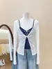 Conjunto Coreano Deslumbrante Azul e Branco em Camadas Verão 2026 para Mulheres Cardigan de Tricô com Proteção Solar Regata Floral Top de Corte Justo