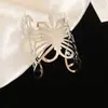 Pulseira Aberta Plateda a Ouro Real com Pregas Largas Vazadas Pulseira Versátil Tendência Europeia e Americana Joias Simples Personalizadas Atacado