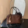 Nova bolsa de ombro retrô estilo coreano 2026, bolsa de mão versátil, alta qualidade, bolsa de nicho da moda