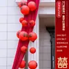 Linternas Rojas de Caracteres para Bodas Decoración de Patio de Boda Arreglo Cadena de Linternas Ambiente Rojo Fotografía de Celebración de Boda China