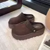 Mules fechadas estilo Birkenstock com sola grossa para aumentar a altura para mulheres, novas sandálias Birkenstock de verão e outono