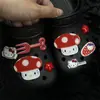 Linda Hebilla de Zapato de Hongo Dulce Roja de Hello Kitty Flor de Zapato Dibujo Animado Estilo Japonés Corazón de Niña Accesorios para Zapatos