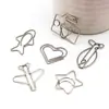 Venta al por mayor del fabricante, Clips para papel creativos con forma especial niquelados, Marcadores de oficina de dibujos animados, Papelería de almacenamiento de alto valor