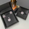 Anel Versa Niche Luxo Leve Flor de Cristal de Gelo para Mulheres Banhado a Platina 18K Conjunto de Brincos Seiko Floco de Neve Vazado com Zircônio