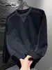 Sudadera casual de manga larga para hombre, moderna, corte ajustado, bordada, con bloques de color, versátil, elegante y genial, nuevo top de manga larga para otoño/invierno