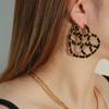 COC Mismo Estilo Aretes de Cuero Tejidos a Mano con Forma de Corazón Diseño de Nicho Femenino Lujo Ligero Elegante Sentido de Alta Gama Aretes con Logo