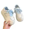 Zapatillas blancas de estilo coreano para mujer, punta redonda, suela gruesa, que aumentan la altura, nuevo modelo otoño 2026, versátiles, transpirables, zapatillas casuales para estudiantes