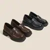 Populares zapatos británicos de cuero con suela gruesa para mujer, nuevos mocasines versátiles de otoño 2026 con suela blanda, zapatos sin cordones