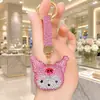 Lujoso llavero de Sanrio Kuromi incrustado de diamantes, personalizado y exquisito, lleno de diamantes, versátil accesorio pequeño para bolsos de mujer