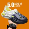 Sapatos Vazados Masculinos Verão 2024 Novo Estilo Esporte ao Ar Livre Bico Fechado Juventude Antiderrapante Solado Macio Vazados Sandálias de Praia