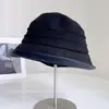 Aba estilosa de couro com bordas viradas para cima, chapéu de pescador para mulheres, outono e inverno, versátil, casual, temperamento, chapéu de pescador, proteção contra o frio, aquecimento, chapéu de tecido, moderno