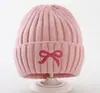 Novos Chapéus Infantis para Mulheres no Outono e Inverno Chapéus Quentes com Proteção para Orelhas de Bebê para Recém-Nascidos e Crianças Pequenas Chapéus de Tricô com Laço Fofo Tendência
