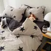 Conjunto de cama de quatro peças listrado de alta qualidade, grau A, extra-espesso, adequado para camas de solteiro ou casal, para estudantes em dormitórios, outono e inverno, conjunto de capa de edredom de três peças