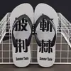 Nuevas chanclas para hombre, pantuflas antideslizantes y resistentes al desgaste para interiores, zapatos planos simples para exteriores para bañarse, zapatos de playa modernos de verano