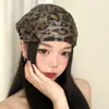 Moda Estilo Deserto Japonês Garota Popular Estampa de Leopardo Chapéu Slouchy Feminino Cool Lavagem com Tinta Gradiente Gorro Faz o Rosto Parecer Menor Chapéu de Cobertura de Cabeça
